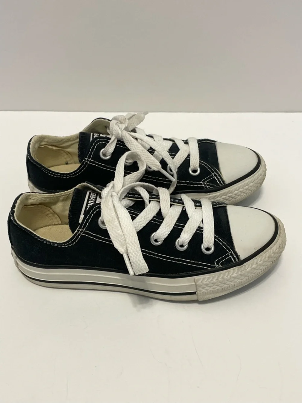 Converse All Star Chuck Taylor Classic Low Top Kids Sneakers Youth Size 12 Black